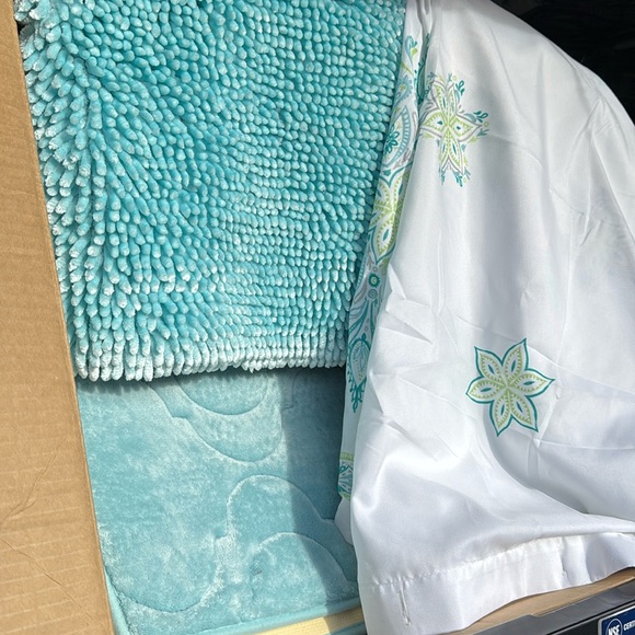 Bathroom set, shower curtain, 2 rugs 58” x 18 - 20 x 35 - Picture 3 of 7